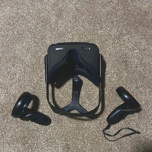 Oculus Quest Original Model 64gb Vr Headset & Controllers - Black / Preowned